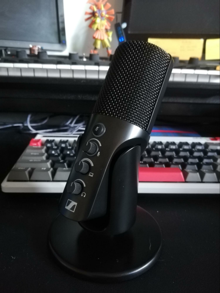 buttons on the front of the mic